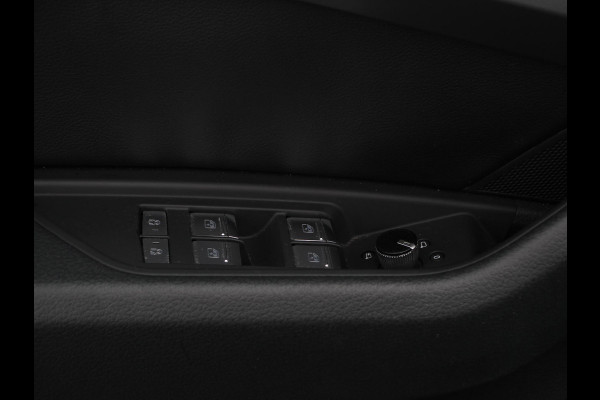 Audi e-tron e-tron 55 quattro | Leder | Navigatie | Trekhaak | Led koplampen | Tour pakket | Virtual cockpit | Cruise control adaptief