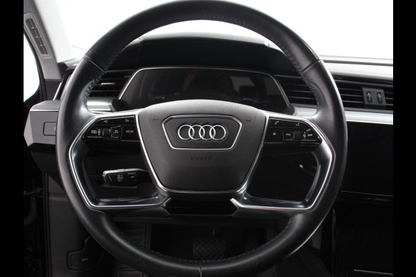Audi e-tron e-tron 55 quattro | Leder | Navigatie | Trekhaak | Led koplampen | Tour pakket | Virtual cockpit | Cruise control adaptief