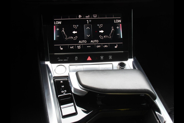 Audi e-tron e-tron 55 quattro | Leder | Navigatie | Trekhaak | Led koplampen | Tour pakket | Virtual cockpit | Cruise control adaptief