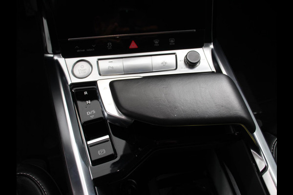 Audi e-tron e-tron 55 quattro | Leder | Navigatie | Trekhaak | Led koplampen | Tour pakket | Virtual cockpit | Cruise control adaptief