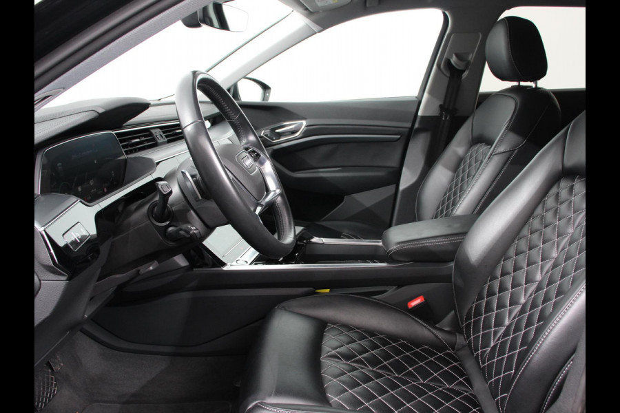 Audi e-tron e-tron 55 quattro | Leder | Navigatie | Trekhaak | Led koplampen | Tour pakket | Virtual cockpit | Cruise control adaptief
