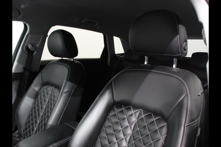 Audi e-tron e-tron 55 quattro | Leder | Navigatie | Trekhaak | Led koplampen | Tour pakket | Virtual cockpit | Cruise control adaptief
