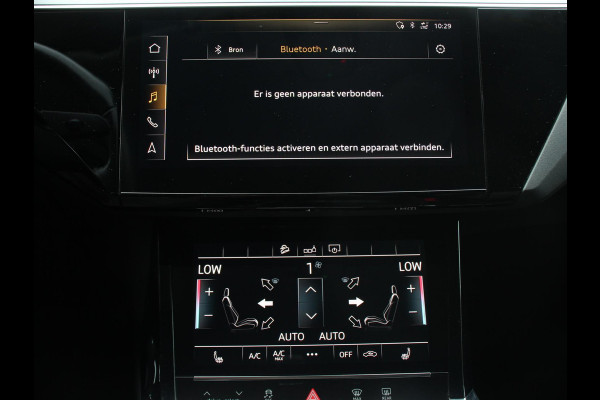 Audi e-tron e-tron 55 quattro | Leder | Navigatie | Trekhaak | Led koplampen | Tour pakket | Virtual cockpit | Cruise control adaptief