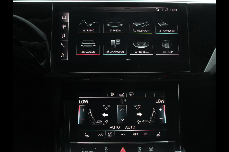 Audi e-tron e-tron 55 quattro | Leder | Navigatie | Trekhaak | Led koplampen | Tour pakket | Virtual cockpit | Cruise control adaptief