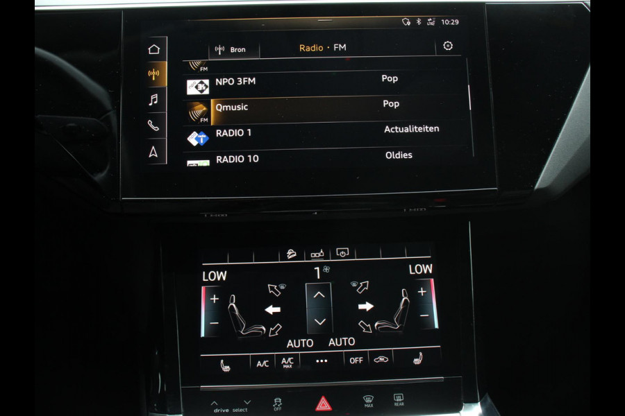 Audi e-tron e-tron 55 quattro | Leder | Navigatie | Trekhaak | Led koplampen | Tour pakket | Virtual cockpit | Cruise control adaptief