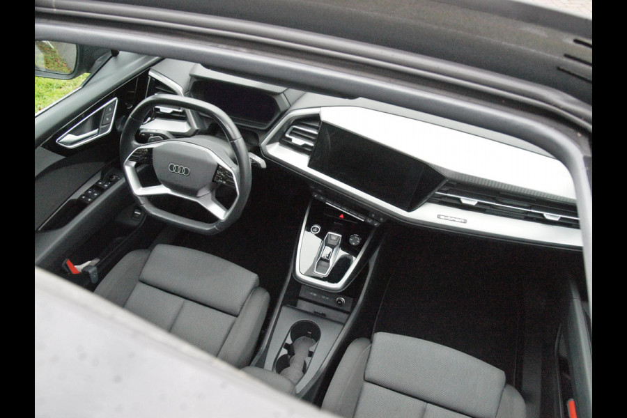 Audi Q4 e-tron 40 Launch edition Advanced Plus 77 kWh | Panoramadak | Camera | Apple Carplay | Cruise Control | NL-Auto |