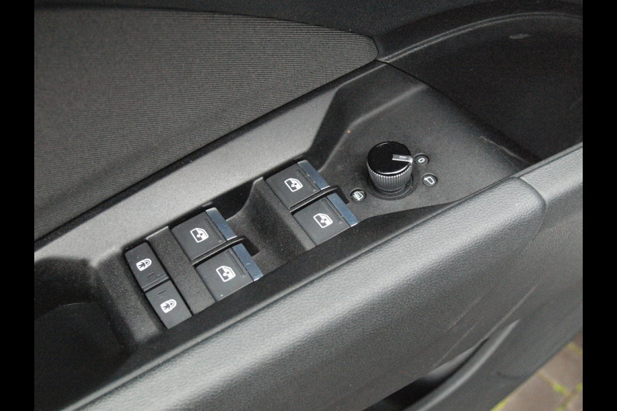 Audi Q4 e-tron 40 Launch edition Advanced Plus 77 kWh | Panoramadak | Camera | Apple Carplay | Cruise Control | NL-Auto |