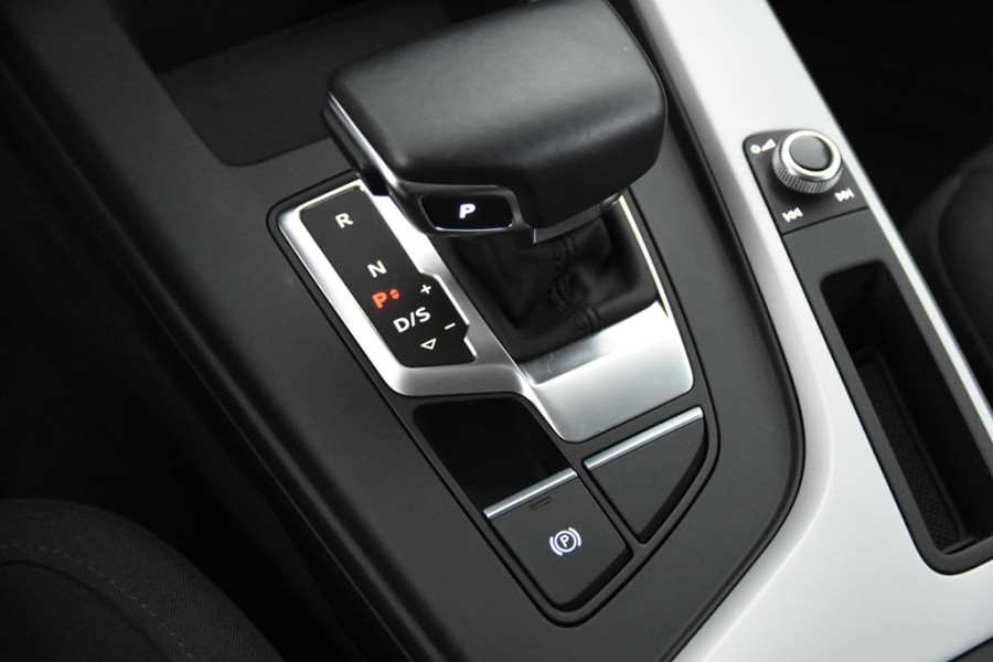 Audi A4 Limousine 35 TFSI S-Tronic *1ste Eigenaar*Navigatie*Trekhaak*PDC*