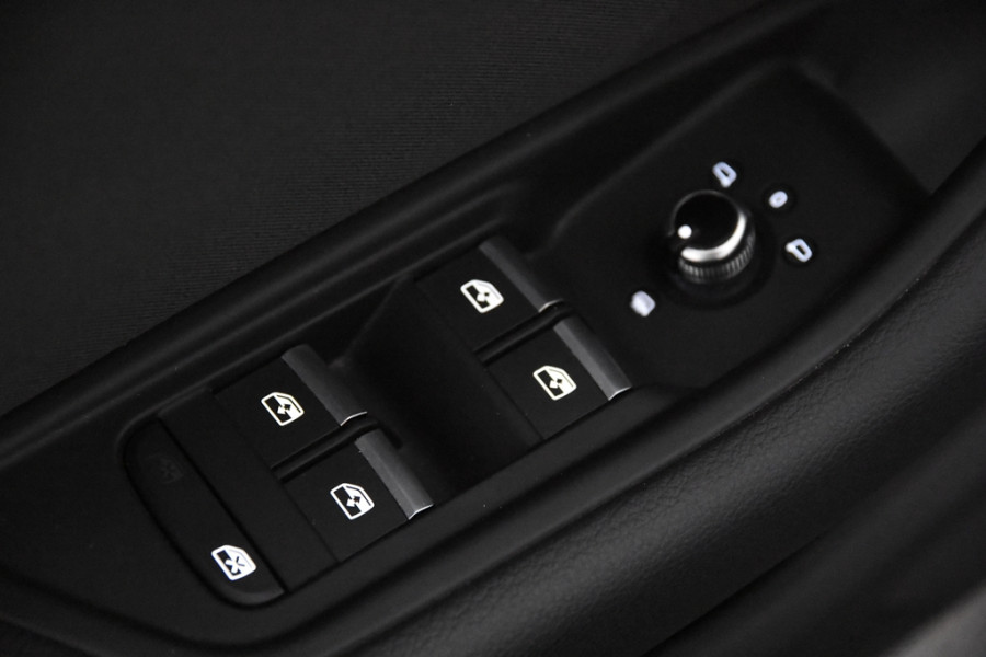 Audi A4 Limousine 35 TFSI S-Tronic *1ste Eigenaar*Navigatie*Trekhaak*PDC*