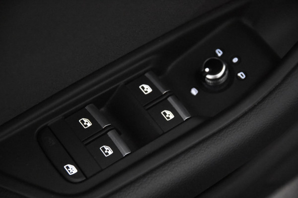 Audi A4 Limousine 35 TFSI S-Tronic *1ste Eigenaar*Navigatie*Trekhaak*PDC*