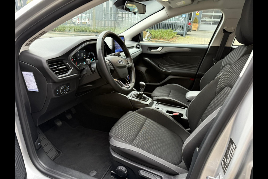 Ford FOCUS Wagon 1.0 EcoBoost Hybrid Titanium / ALL-Season banden / Navigatiesysteem 8 inch Touch- & Swipescreen