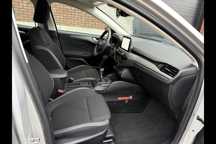 Ford FOCUS Wagon 1.0 EcoBoost Hybrid Titanium / ALL-Season banden / Navigatiesysteem 8 inch Touch- & Swipescreen