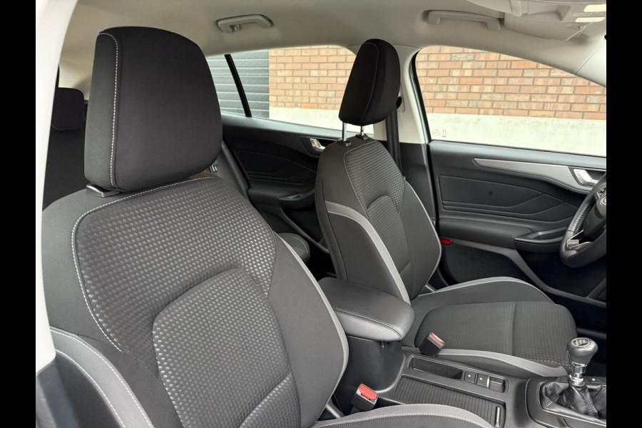 Ford FOCUS Wagon 1.0 EcoBoost Hybrid Titanium / ALL-Season banden / Navigatiesysteem 8 inch Touch- & Swipescreen