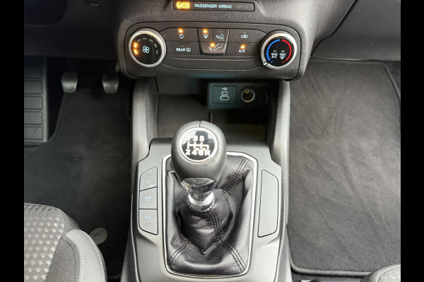 Ford FOCUS Wagon 1.0 EcoBoost Hybrid Titanium / ALL-Season banden / Navigatiesysteem 8 inch Touch- & Swipescreen