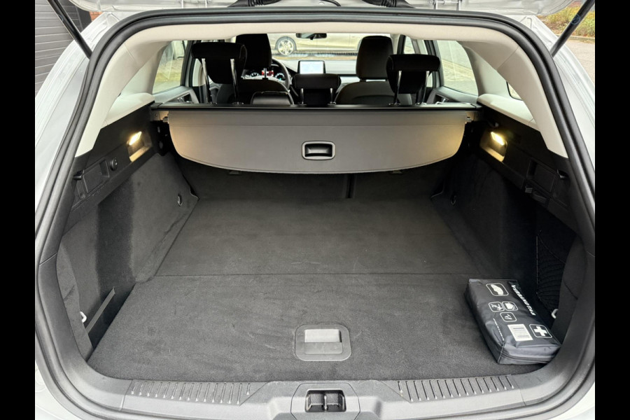 Ford FOCUS Wagon 1.0 EcoBoost Hybrid Titanium / ALL-Season banden / Navigatiesysteem 8 inch Touch- & Swipescreen