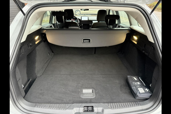 Ford FOCUS Wagon 1.0 EcoBoost Hybrid Titanium / ALL-Season banden / Navigatiesysteem 8 inch Touch- & Swipescreen