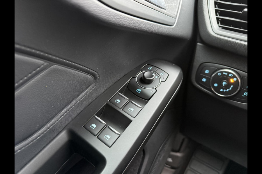 Ford FOCUS Wagon 1.0 EcoBoost Hybrid Titanium / ALL-Season banden / Navigatiesysteem 8 inch Touch- & Swipescreen