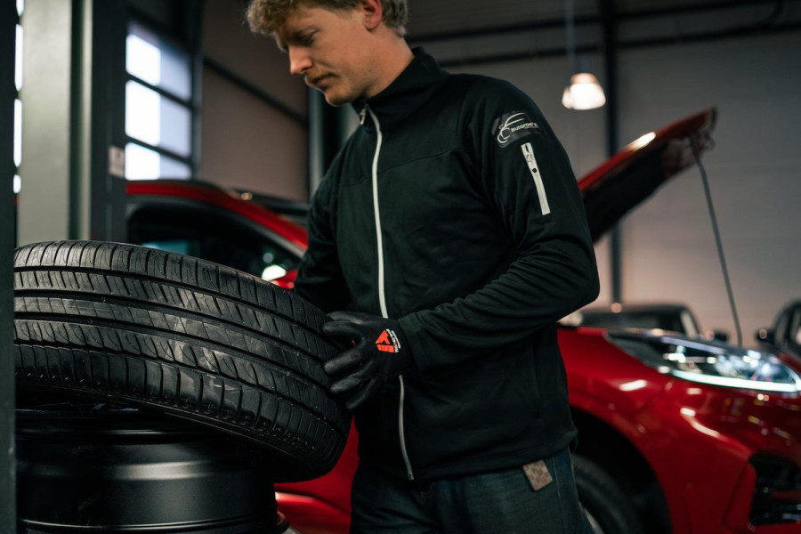 Ford FOCUS Wagon 1.0 EcoBoost Hybrid Titanium / ALL-Season banden / Navigatiesysteem 8 inch Touch- & Swipescreen