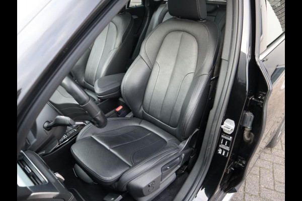 BMW X1 sDrive20i High Executive xLine Automaat / Navigatiesysteem Plus / Trekhaak / Panoramadak / Sportstoelen / Head-Up Display / Leder / Achteruitrijcamera / Stoelverwarming / DAB / 18 Inch