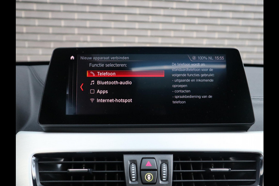 BMW X1 sDrive20i High Executive xLine Automaat / Navigatiesysteem Plus / Trekhaak / Panoramadak / Sportstoelen / Head-Up Display / Leder / Achteruitrijcamera / Stoelverwarming / DAB / 18 Inch