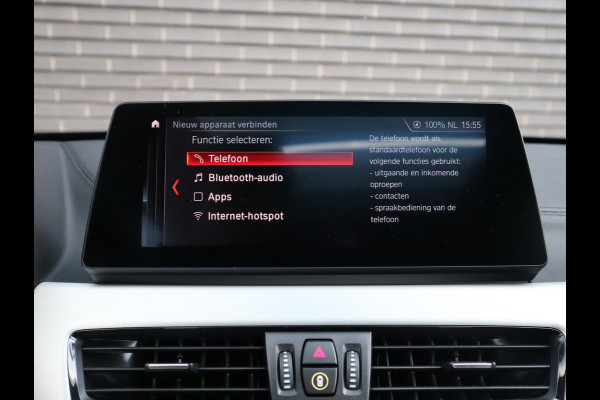 BMW X1 sDrive20i High Executive xLine Automaat / Navigatiesysteem Plus / Trekhaak / Panoramadak / Sportstoelen / Head-Up Display / Leder / Achteruitrijcamera / Stoelverwarming / DAB / 18 Inch