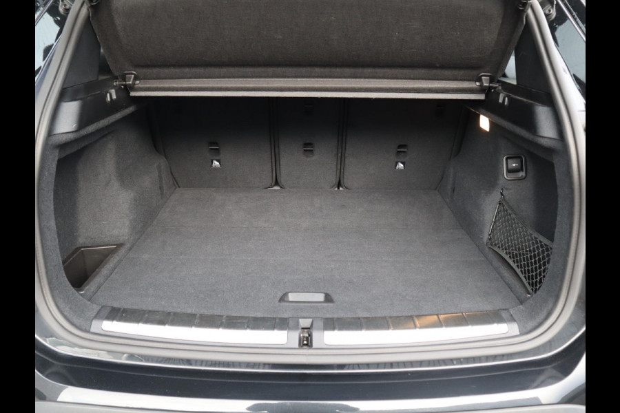 BMW X1 sDrive20i High Executive xLine Automaat / Navigatiesysteem Plus / Trekhaak / Panoramadak / Sportstoelen / Head-Up Display / Leder / Achteruitrijcamera / Stoelverwarming / DAB / 18 Inch