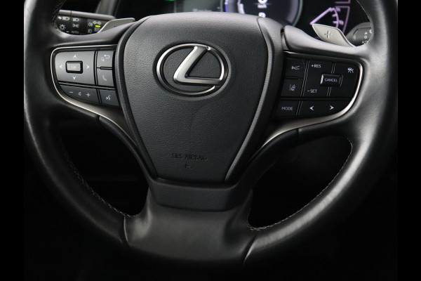 Lexus UX 300e Business 54 kWh | 1e eigenaar | Adaptive cruise | Carplay | Camera | Navigatie | Full LED | Elektrische stoelen | Climate control | Bluetooth