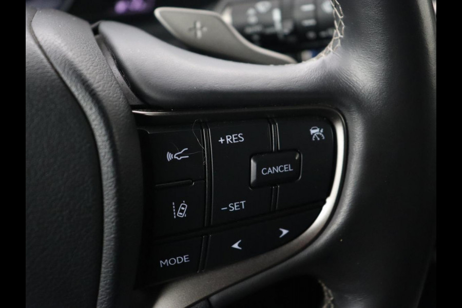 Lexus UX 300e Business 54 kWh | 1e eigenaar | Adaptive cruise | Carplay | Camera | Navigatie | Full LED | Elektrische stoelen | Climate control | Bluetooth