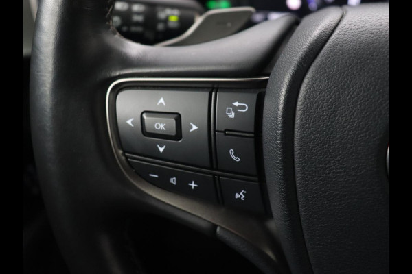 Lexus UX 300e Business 54 kWh | 1e eigenaar | Adaptive cruise | Carplay | Camera | Navigatie | Full LED | Elektrische stoelen | Climate control | Bluetooth