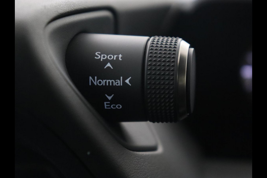 Lexus UX 300e Business 54 kWh | 1e eigenaar | Adaptive cruise | Carplay | Camera | Navigatie | Full LED | Elektrische stoelen | Climate control | Bluetooth