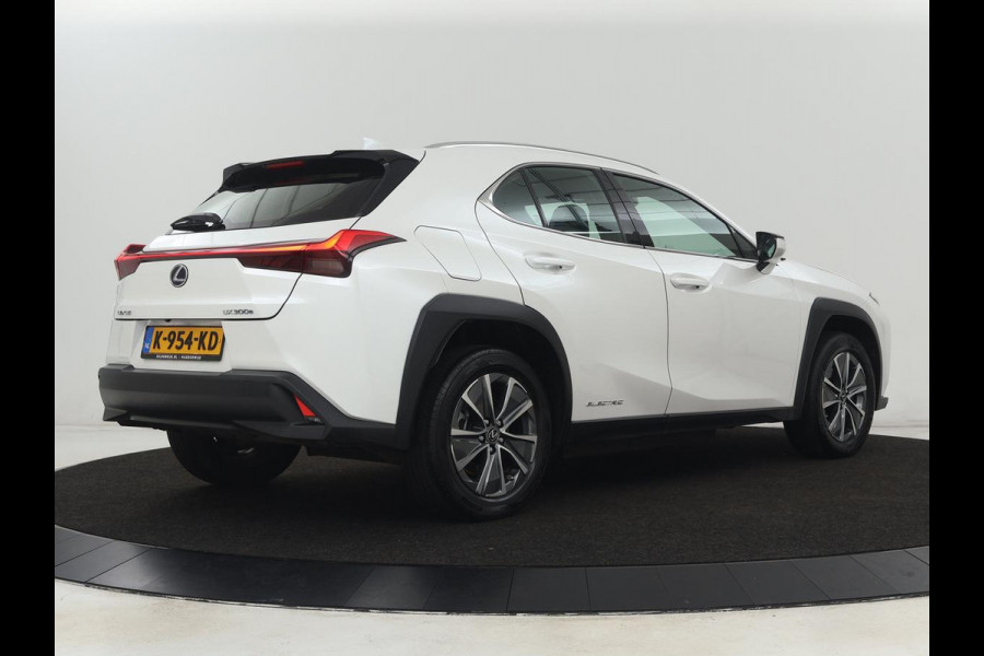 Lexus UX 300e Business 54 kWh | 1e eigenaar | Adaptive cruise | Carplay | Camera | Navigatie | Full LED | Elektrische stoelen | Climate control | Bluetooth