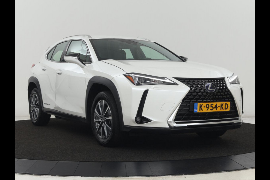 Lexus UX 300e Business 54 kWh | 1e eigenaar | Adaptive cruise | Carplay | Camera | Navigatie | Full LED | Elektrische stoelen | Climate control | Bluetooth