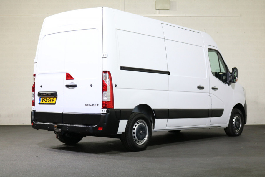 Renault Master 2.3 dCi 135pk L2 H2 Airco Navigatie Camera Trekhaak