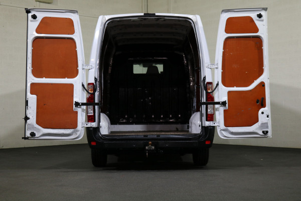 Renault Master 2.3 dCi 135pk L2 H2 Airco Navigatie Camera Trekhaak