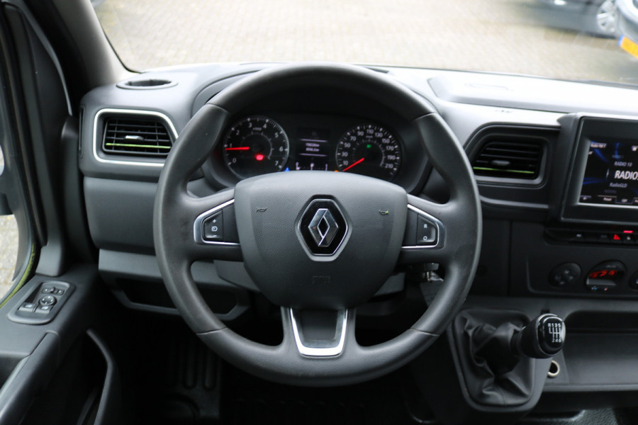 Renault Master 2.3 dCi 135pk L2 H2 Airco Navigatie Camera Trekhaak