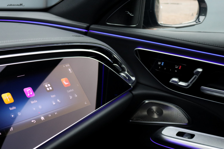 Mercedes-Benz E-Klasse 300 e AMG Line | Hyperscreen | Airmatic | Achterasbesturing | Distronic+ | Stoelventilatie | Memory | Burmester | HUD | Digital Light | Surround Camera | Verwarmd Stuurwiel |