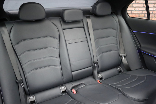 Mercedes-Benz E-Klasse 300 e AMG Line | Hyperscreen | Airmatic | Achterasbesturing | Distronic+ | Stoelventilatie | Memory | Burmester | HUD | Digital Light | Surround Camera | Verwarmd Stuurwiel |