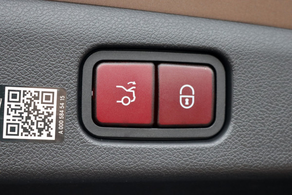 Mercedes-Benz E-Klasse 300 e AMG Line | Hyperscreen | Airmatic | Achterasbesturing | Distronic+ | Stoelventilatie | Memory | Burmester | HUD | Digital Light | Surround Camera | Verwarmd Stuurwiel |