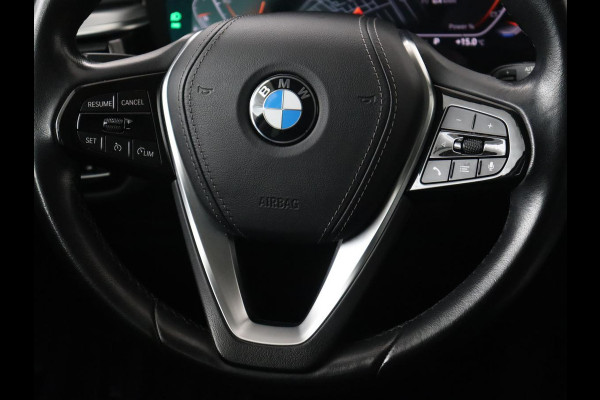BMW 5 Serie 520i Business Edition Plus | Nappaleder | Stoelverwarming | Carplay | Laserlicht | Navigatie | Live Cockpit | Parkeerhulp | Climate control | Comfortstoelen | Cruise control | Bluetooth