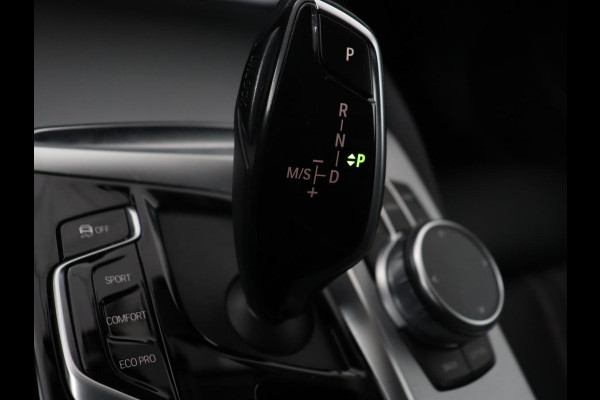 BMW 5 Serie 520i Business Edition Plus | Nappaleder | Stoelverwarming | Carplay | Laserlicht | Navigatie | Live Cockpit | Parkeerhulp | Climate control | Comfortstoelen | Cruise control | Bluetooth
