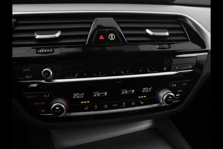 BMW 5 Serie 520i Business Edition Plus | Nappaleder | Stoelverwarming | Carplay | Laserlicht | Navigatie | Live Cockpit | Parkeerhulp | Climate control | Comfortstoelen | Cruise control | Bluetooth