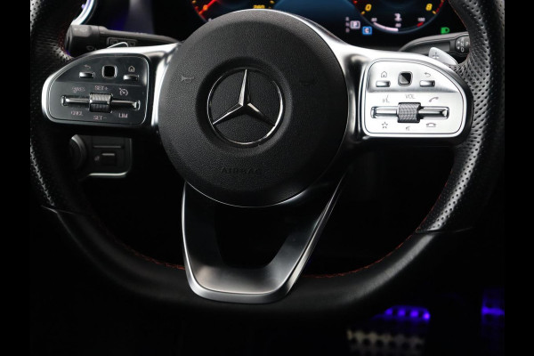 Mercedes-Benz CLA-Klasse 200 AMG | Stoelverwarming | Camera | Leder/Alcantara | Sfeerverlichting | Park Assist | Full LED | Navigatie | Widescreen | Climate control | Bluetooth | Cruise control