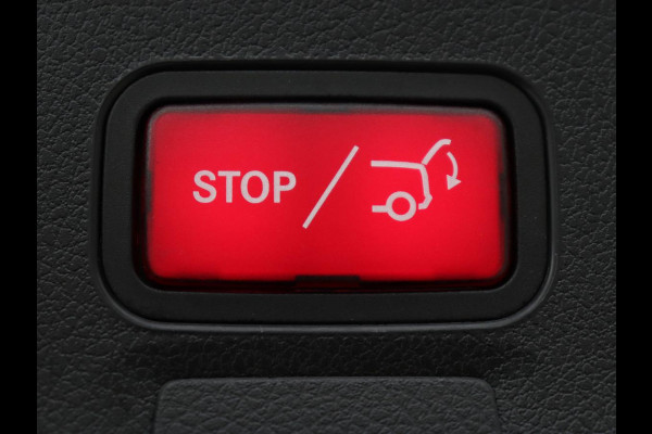 Mercedes-Benz CLA-Klasse 200 AMG | Stoelverwarming | Camera | Leder/Alcantara | Sfeerverlichting | Park Assist | Full LED | Navigatie | Widescreen | Climate control | Bluetooth | Cruise control