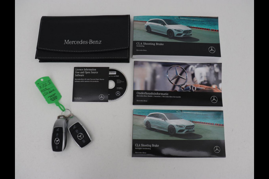 Mercedes-Benz CLA-Klasse 200 AMG | Stoelverwarming | Camera | Leder/Alcantara | Sfeerverlichting | Park Assist | Full LED | Navigatie | Widescreen | Climate control | Bluetooth | Cruise control