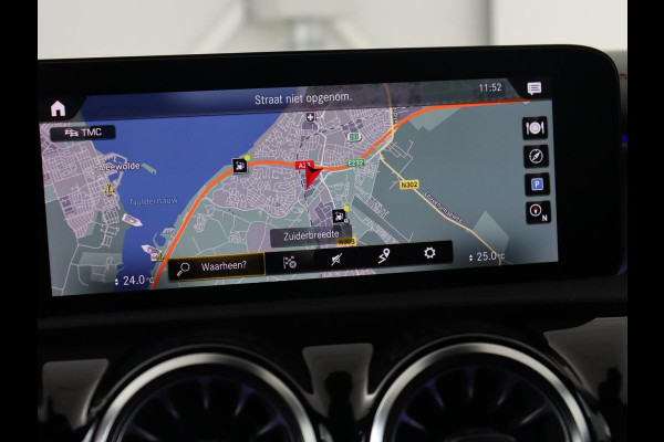 Mercedes-Benz CLA-Klasse 200 AMG | Stoelverwarming | Camera | Leder/Alcantara | Sfeerverlichting | Park Assist | Full LED | Navigatie | Widescreen | Climate control | Bluetooth | Cruise control