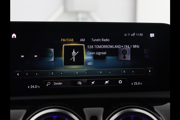 Mercedes-Benz CLA-Klasse 200 AMG | Stoelverwarming | Camera | Leder/Alcantara | Sfeerverlichting | Park Assist | Full LED | Navigatie | Widescreen | Climate control | Bluetooth | Cruise control