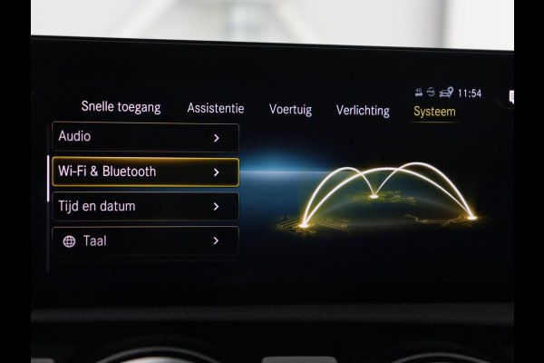 Mercedes-Benz CLA-Klasse 200 AMG | Stoelverwarming | Camera | Leder/Alcantara | Sfeerverlichting | Park Assist | Full LED | Navigatie | Widescreen | Climate control | Bluetooth | Cruise control