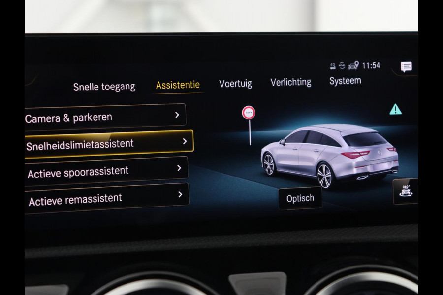 Mercedes-Benz CLA-Klasse 200 AMG | Stoelverwarming | Camera | Leder/Alcantara | Sfeerverlichting | Park Assist | Full LED | Navigatie | Widescreen | Climate control | Bluetooth | Cruise control