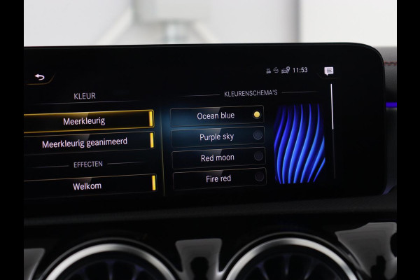 Mercedes-Benz CLA-Klasse 200 AMG | Stoelverwarming | Camera | Leder/Alcantara | Sfeerverlichting | Park Assist | Full LED | Navigatie | Widescreen | Climate control | Bluetooth | Cruise control