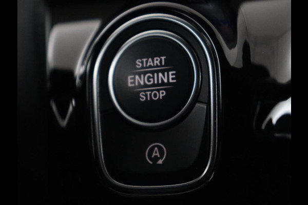 Mercedes-Benz CLA-Klasse 200 AMG | Stoelverwarming | Camera | Leder/Alcantara | Sfeerverlichting | Park Assist | Full LED | Navigatie | Widescreen | Climate control | Bluetooth | Cruise control